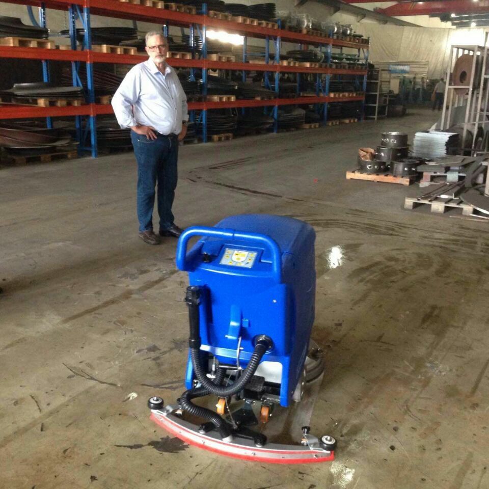 【企業(yè)快訊】震驚！！老外也在用愛瑞特洗地機(jī)，使用效果，老外都驚呆了