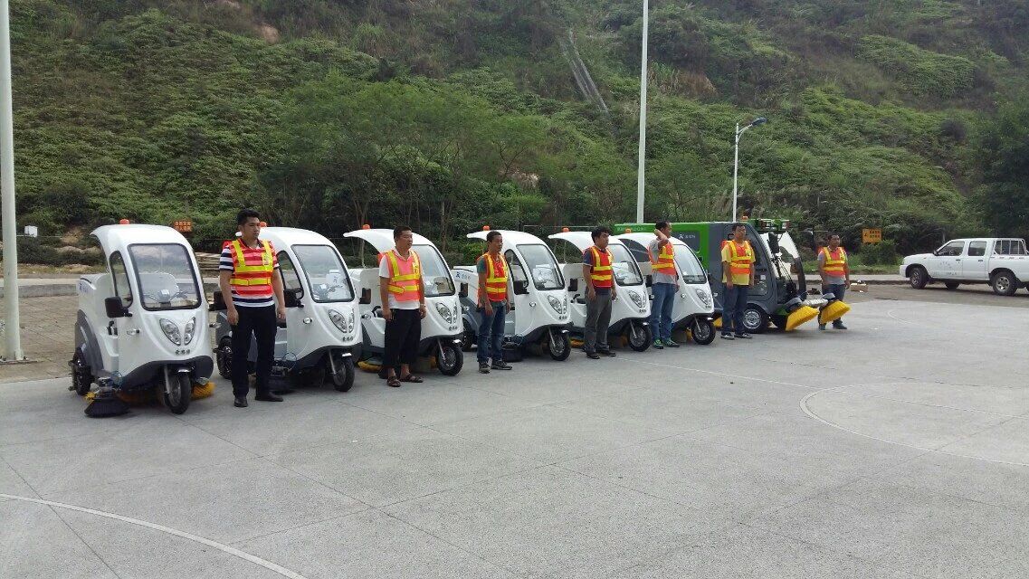 【企業(yè)快訊】深圳龍華新區(qū)第一批愛(ài)瑞特環(huán)衛(wèi)設(shè)備順利交機(jī)！